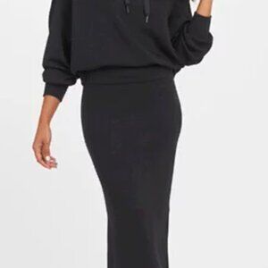 NWOT Spanx Air Essentials/AirLuxe Midi Skirt - Size M